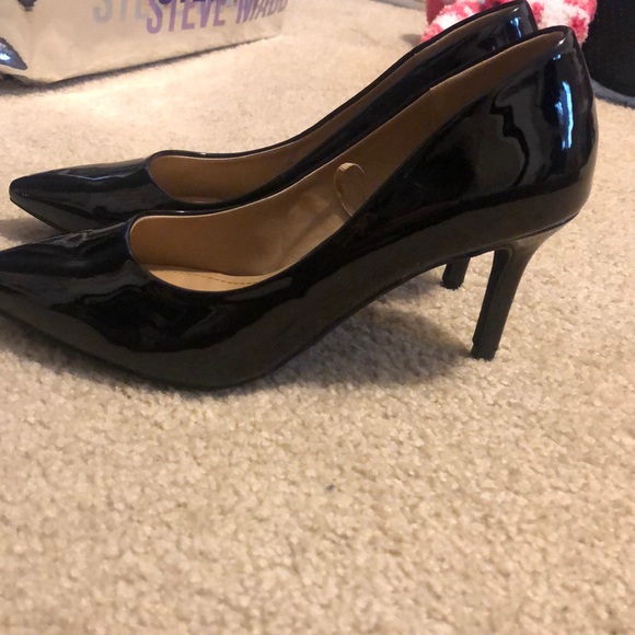 Black H&M classy pointy heels. Worn once. - Picture 2 of 5
